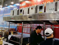   午夜WWW成人黄色网站2019年上海国际酒店用品展开展，引来不少游客围观